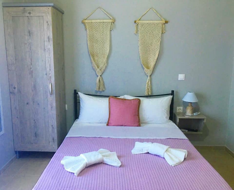 Almira - Rooms To Let Nea Roda Exterior foto